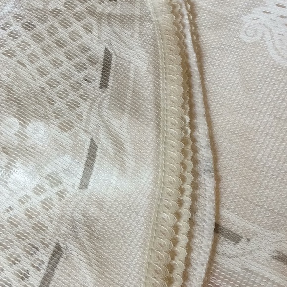 FINAL SALE PRICE Like New Oval Tablecloth with Flowers & Doves - Picture 3 of 3